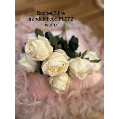 Buchet 7 fire trandafiri cod FL072 Ivoire