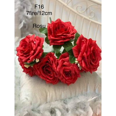 Buchet 7 fire trandafiri cu bobite Cod F16 rosu