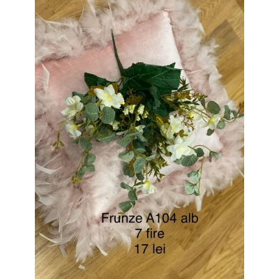 Buchet floricele si eucalipt cod frunze A104 alb