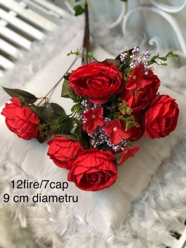 Buchet trandafiri cod A125 Roșu cu Bobițe
