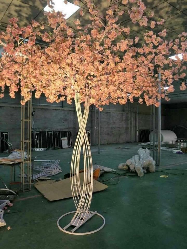 Copac metal cu trunchi dublu cu Flori curgătoare roz
