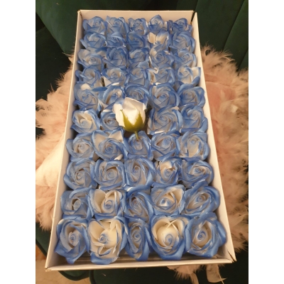 Cutie cu 50 capete trandafiri de sapun spray color blue