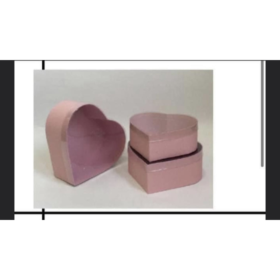 Set 3 cutii carton cu inimioara cod 7796 roz