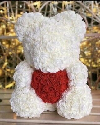 Urs mediu 40 cm alb cu inima rosie cutie inclusa