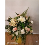 Aranjament floral pentru decoratiuni diametru 40 cm cu verdeata si flori artificiale