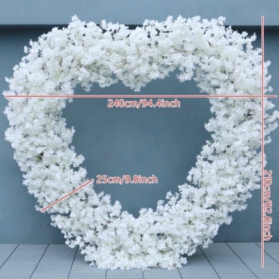 Arcada inima decorata cu flori albe