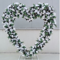 Decor inima LOVE cu flori albe si verdeata eucalipt